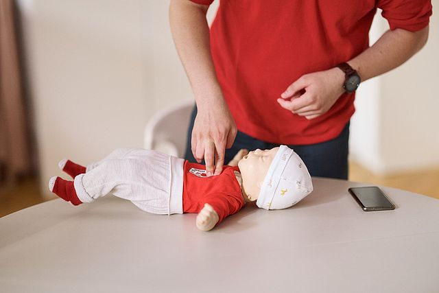 Säugling im Notfall _ Übung