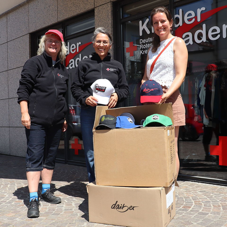 Kleiderladen Spendenübergabe