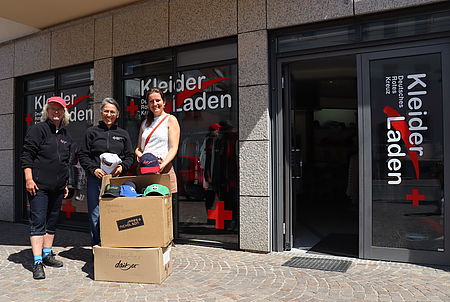 Spendenübergabe Kleiderladen
