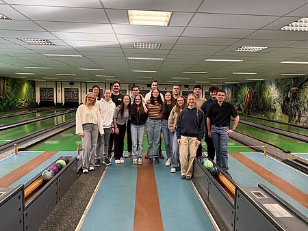 Gruppenbild Kegelausflug mit unseren Freiwilligen