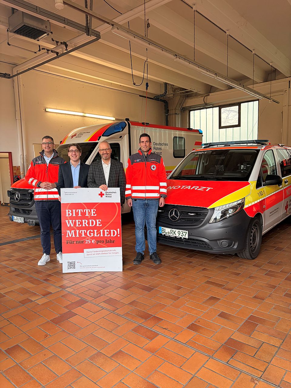 Pressetermin Fahrzeughalle mit Freien Wählern