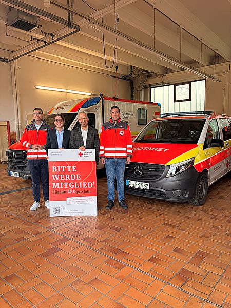 Pressetermin Fahrzeughalle mit Freien Wählern