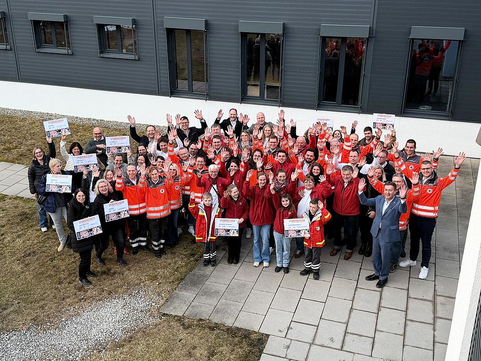 Gruppenfoto Scheckübergabe