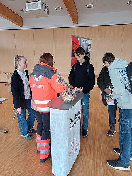 Besucher im DRK Forum