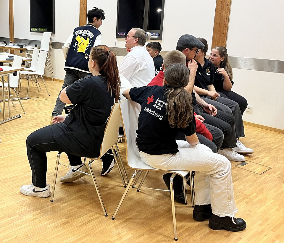 Kinder bei JRK Spielenacht spielen Reise nach Jerusalem