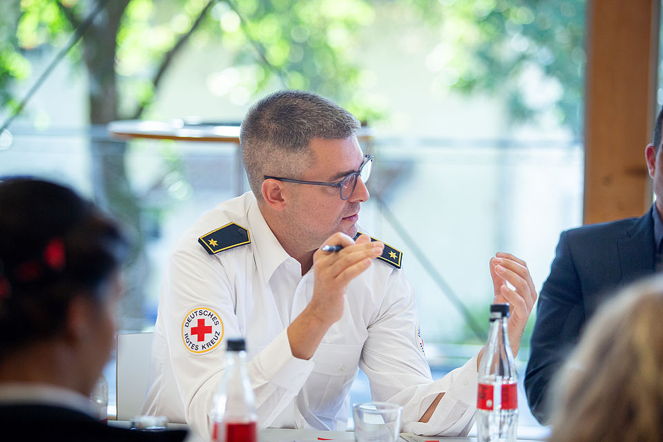 Vorsitzender Heiko Lebherz bei Pressekonferenz